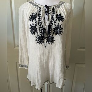 BeachLunchLounge Boho Embroidered Top, long sleeves, Medium